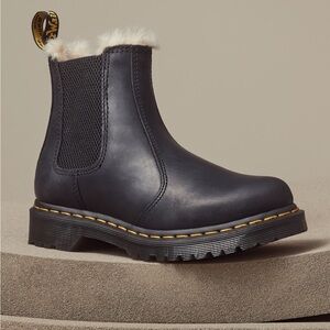 🎸DR. MARTENS🎸2976 Faux Shearling Chelsea Boot in Black SZ 8